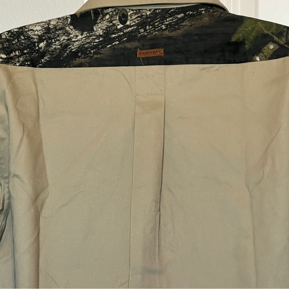 Mossy Oak Heavy Cotton Camo Accent Green Button Down Shirt Medium - Picture 3 of 11